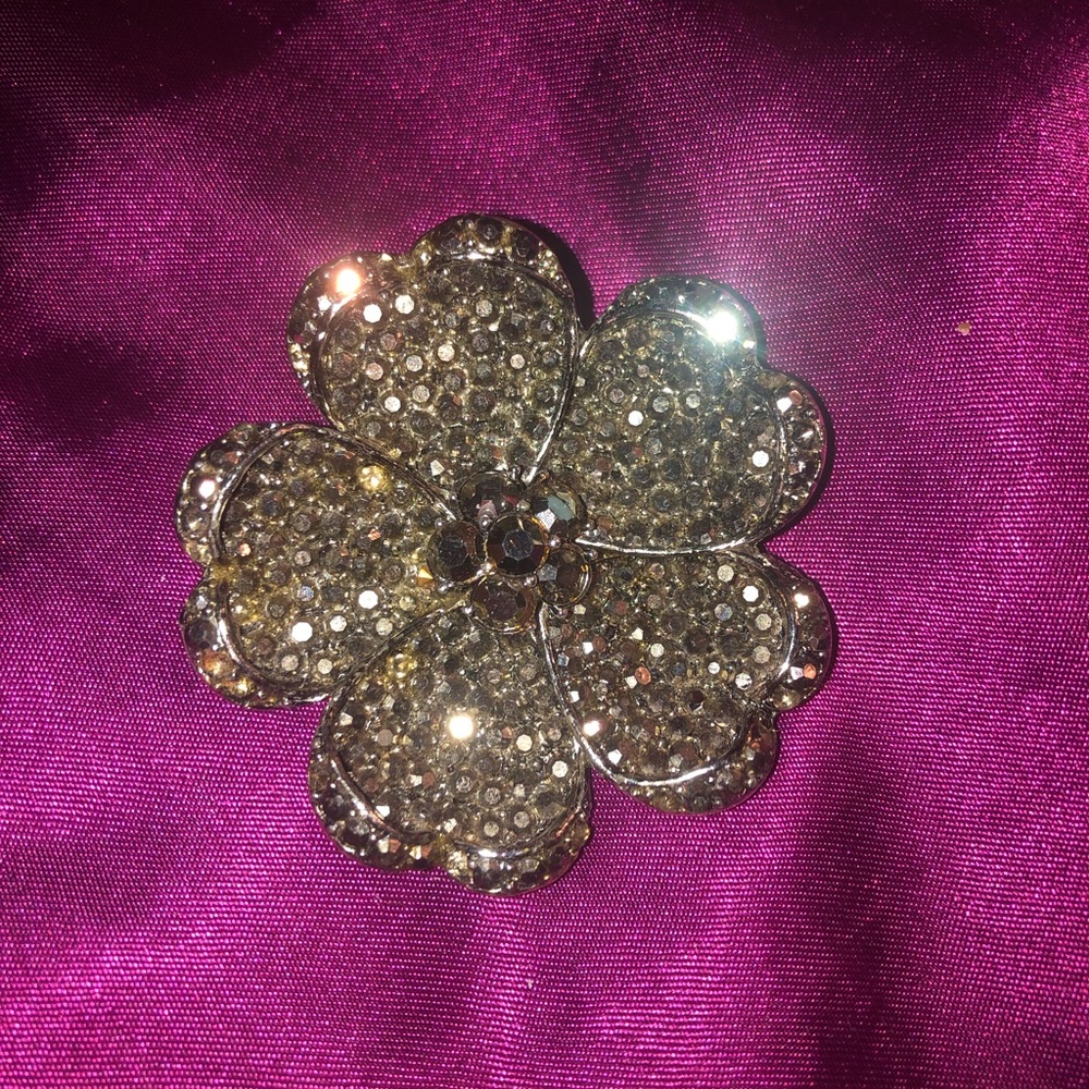 Dazzling Vintage Hollycraft brooch